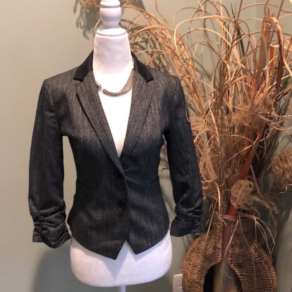 NWOT EXP Vegan Collar Ruched 3/4 Sleeve Blazer